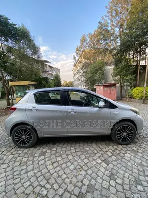 Toyota Yaris 2012 Silver