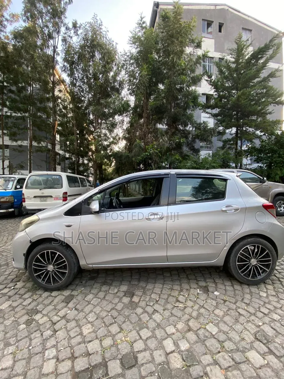 Toyota Yaris 2012 Silver