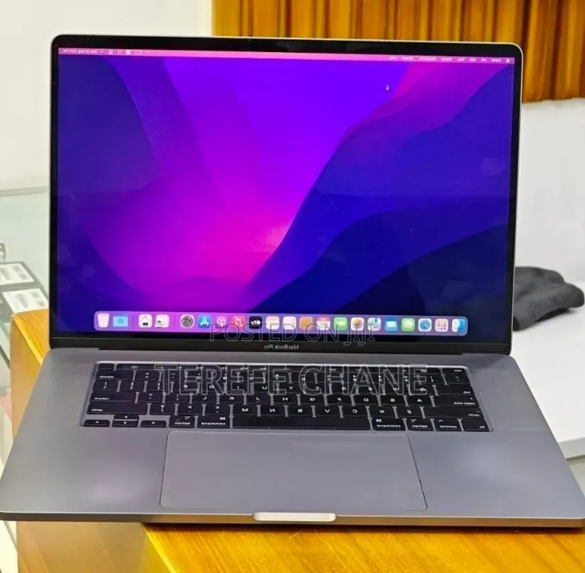 New Laptop Apple MacBook Pro 2018 32GB Apple M1 Pro SSD 2T