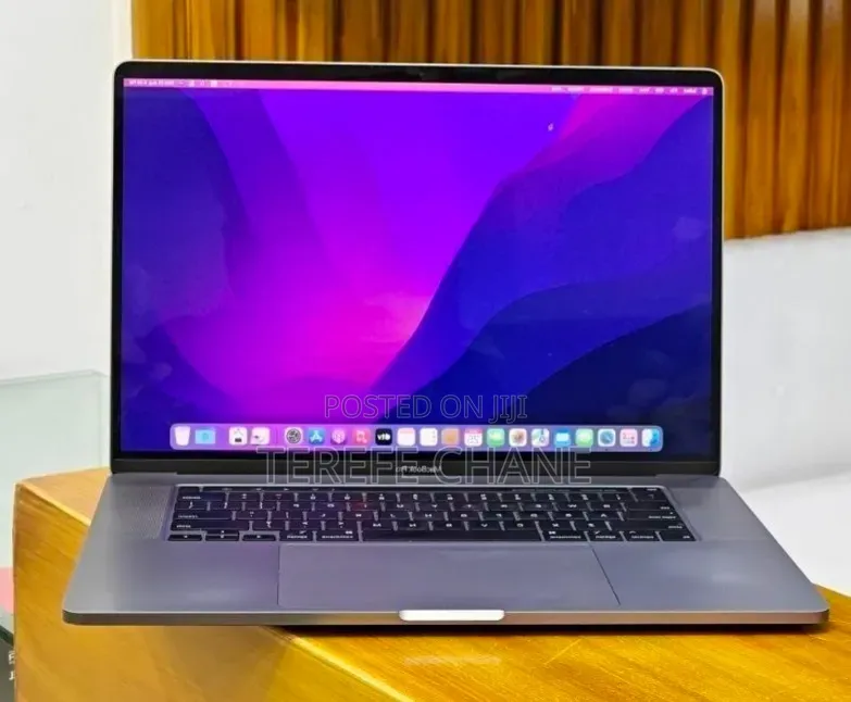 New Laptop Apple MacBook Pro 2018 32GB Apple M1 Pro SSD 2T