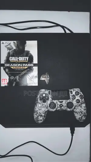 Jailbreked Ps4 Slim With2 Controllers and Games
