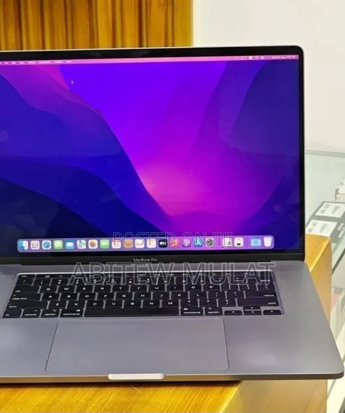 New Laptop Apple MacBook Pro 2018 32GB Intel Core i9 SSD 2T