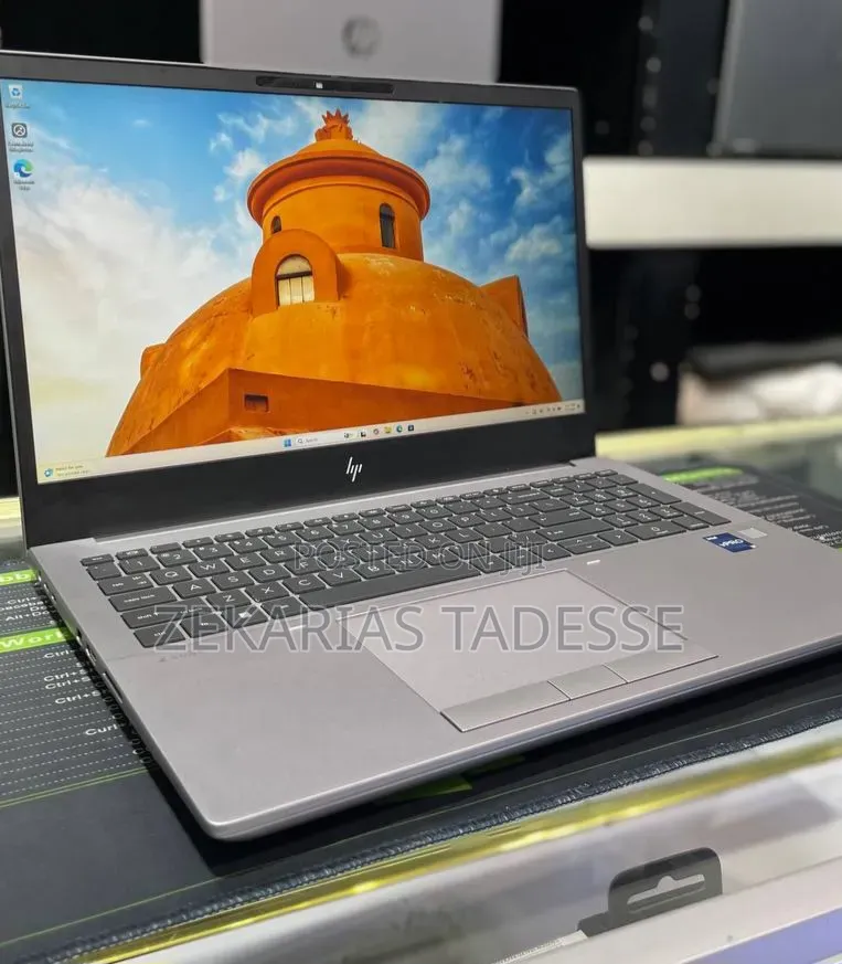 New Laptop HP ZBook 15 16GB Intel Core i9 SSD 1T
