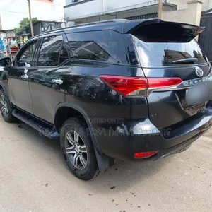 Toyota Fortuner 2022 Matt Black