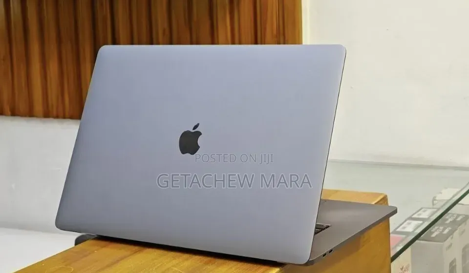 New Laptop Apple MacBook 2018 32GB Intel Core i9 SSD 2T