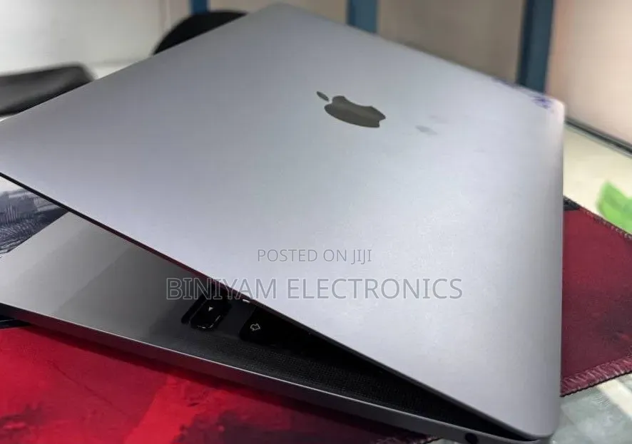 New Laptop Apple MacBook Pro 16GB Apple M1 Pro SSD 512GB