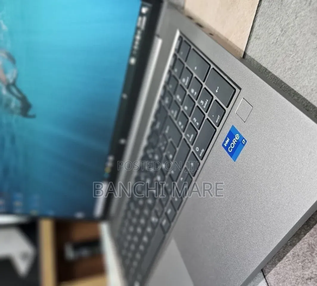 New Laptop HP ZBook Firefly G8 32GB Intel Core i7 SSD 512GB