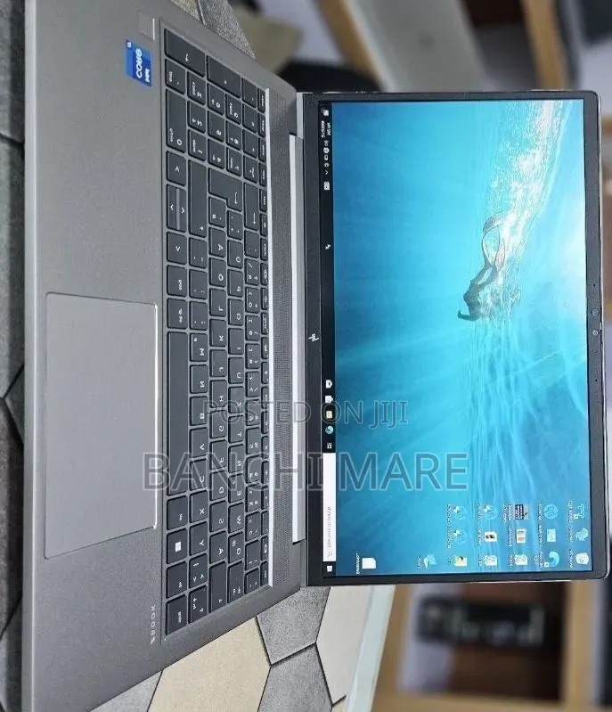 New Laptop HP ZBook Firefly G8 32GB Intel Core i7 SSD 512GB