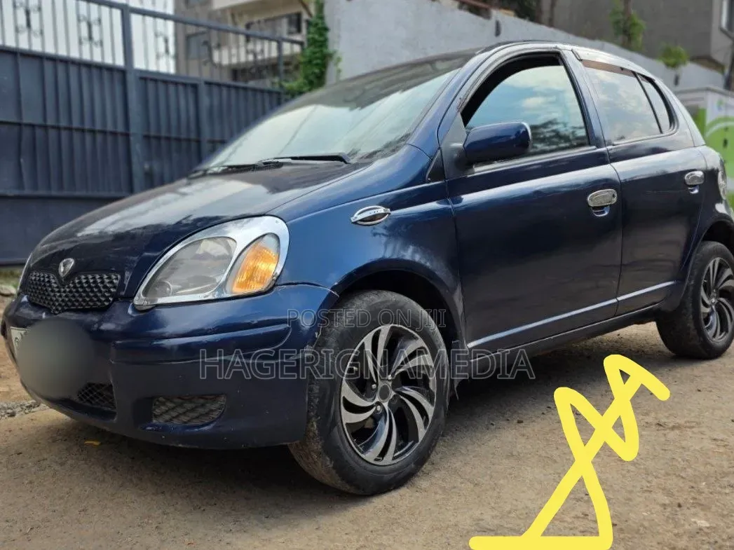 Toyota Vitz 2004 Blue