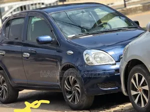 Toyota Vitz 2004 Blue