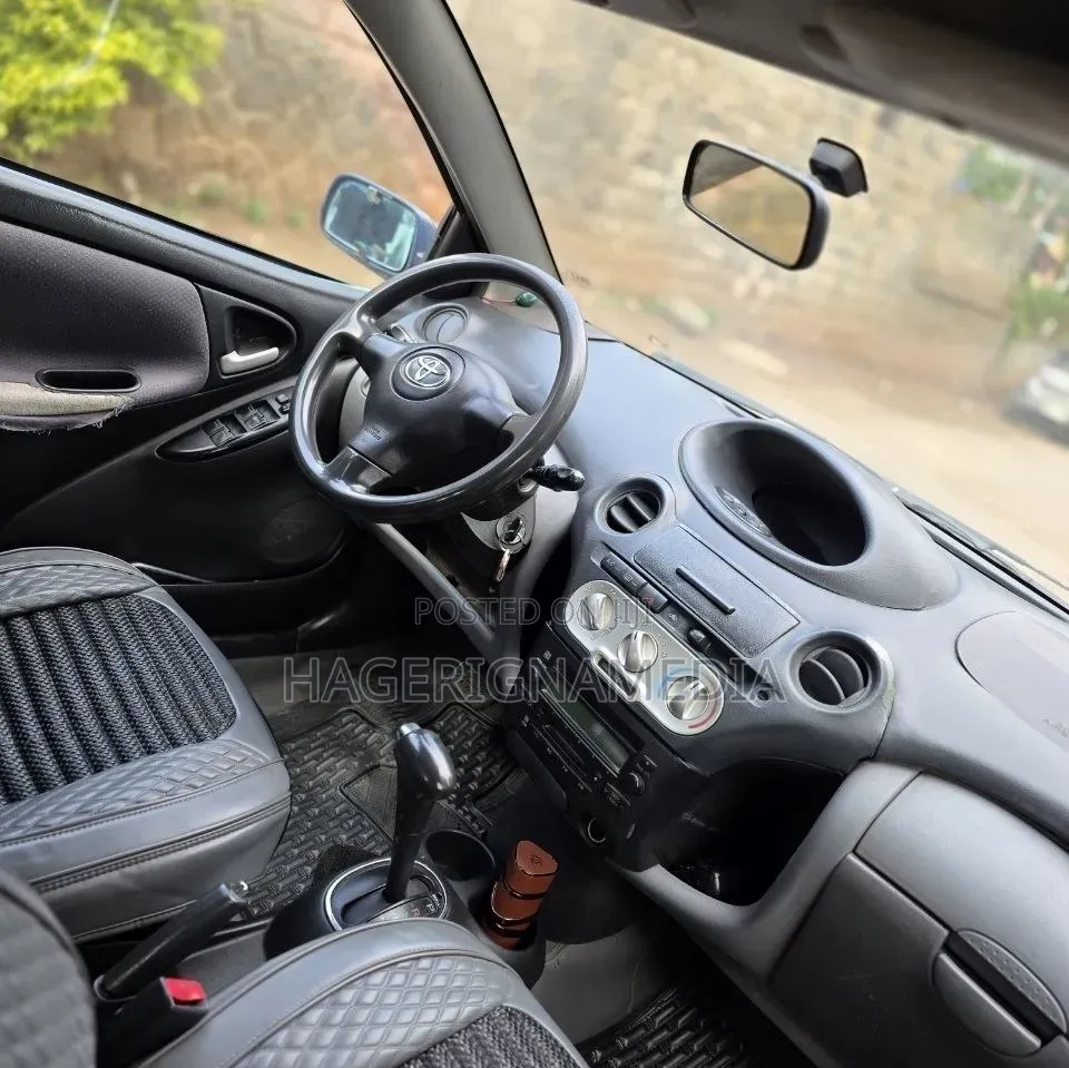 Toyota Vitz 2004 Blue