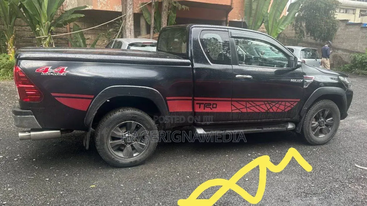 Toyota Hilux 2017 Gray