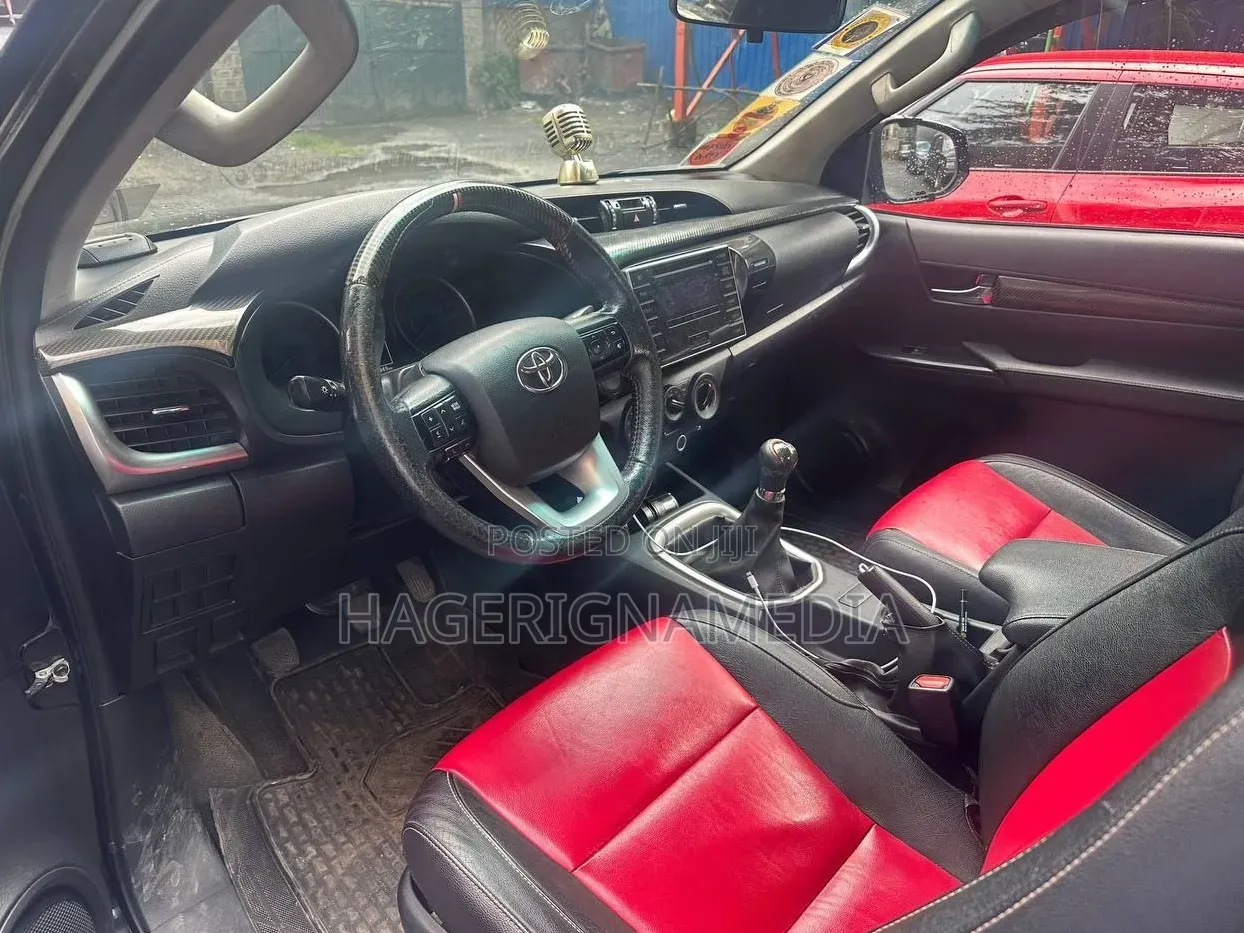 Toyota Hilux 2017 Gray
