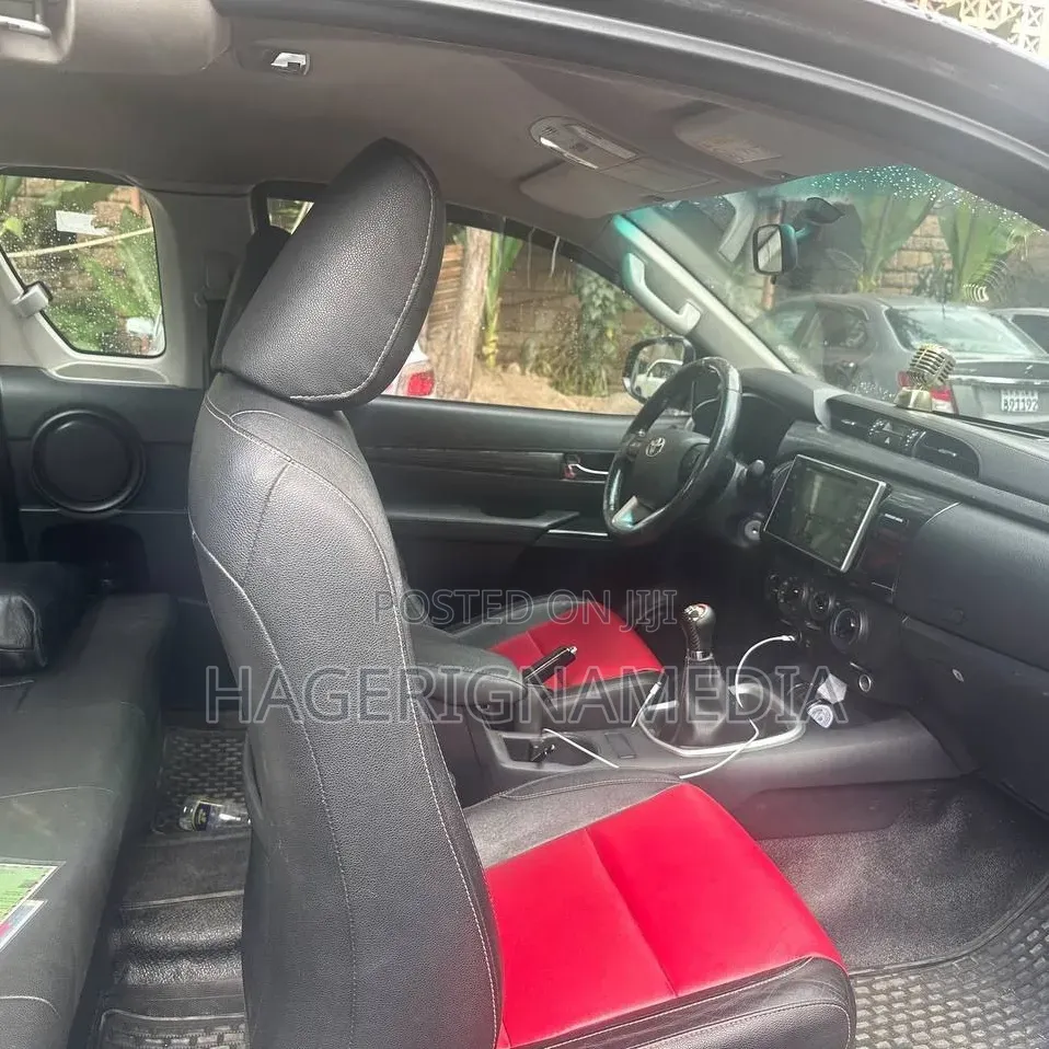 Toyota Hilux 2017 Gray