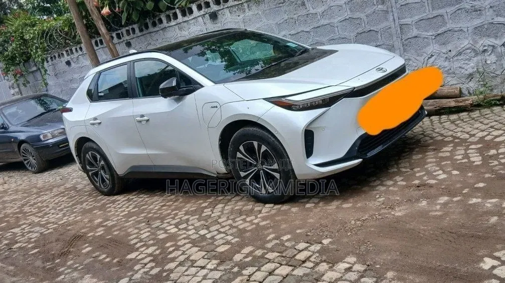 Toyota bZ4X 2024 White