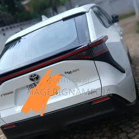 Toyota bZ4X 2024 White