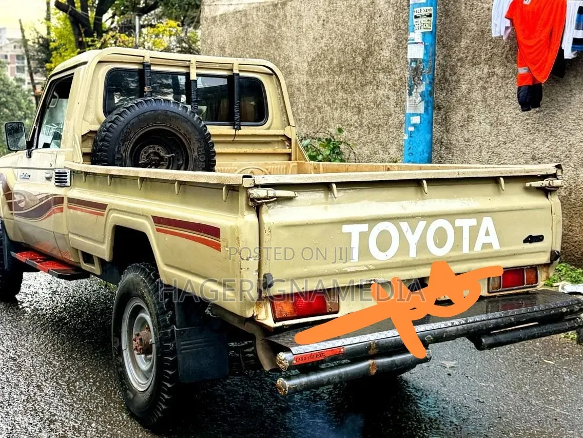 Toyota Land Cruiser 2012 Beige
