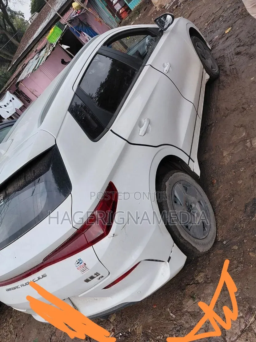 BYD E2 43 kWh 94 hp FWD 2024 White