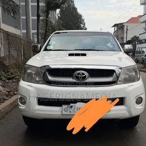 Toyota Hilux 2010 White