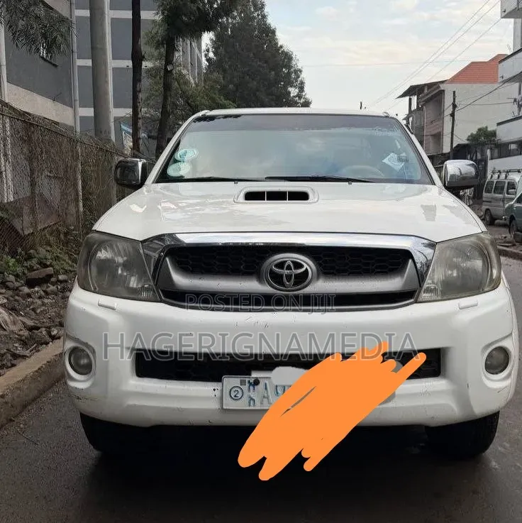 Toyota Hilux 2010 White