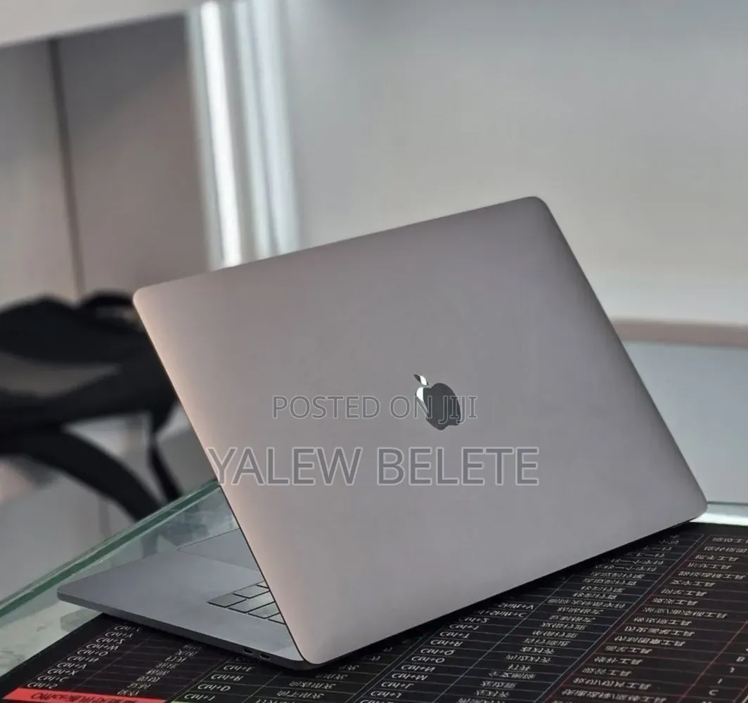 New Laptop Apple MacBook Pro 2018 32GB Intel Core i7 SSD 1T
