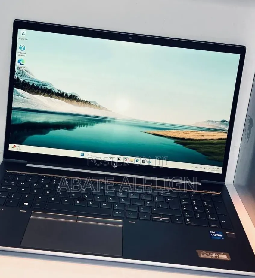 New Laptop HP ZBook Firefly G8 32GB Intel Core i7 SSD 1T