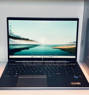 New Laptop HP ZBook Firefly G8 32GB Intel Core i7 SSD 512GB