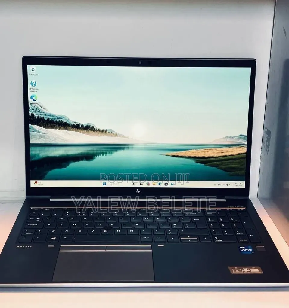 New Laptop HP ZBook Firefly G8 32GB Intel Core i7 SSD 512GB