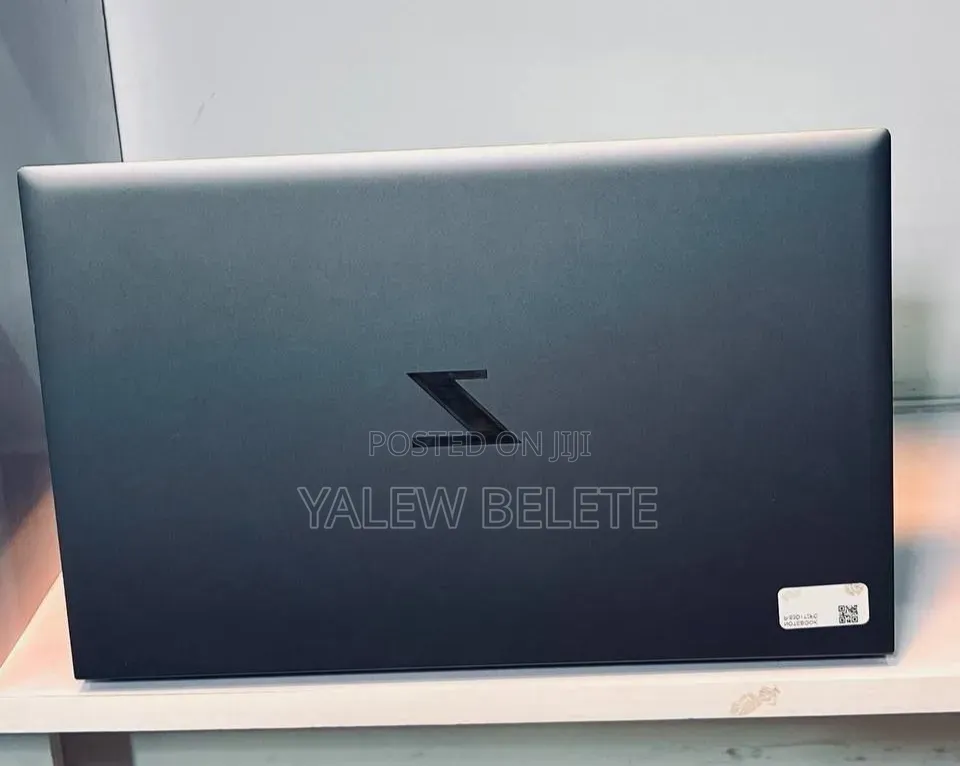 New Laptop HP ZBook Firefly G8 32GB Intel Core i7 SSD 512GB