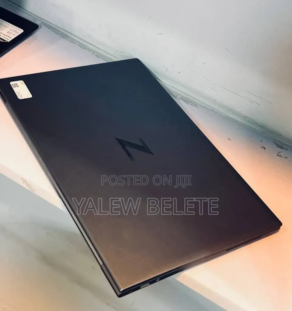 New Laptop HP ZBook Firefly G8 32GB Intel Core i7 SSD 512GB