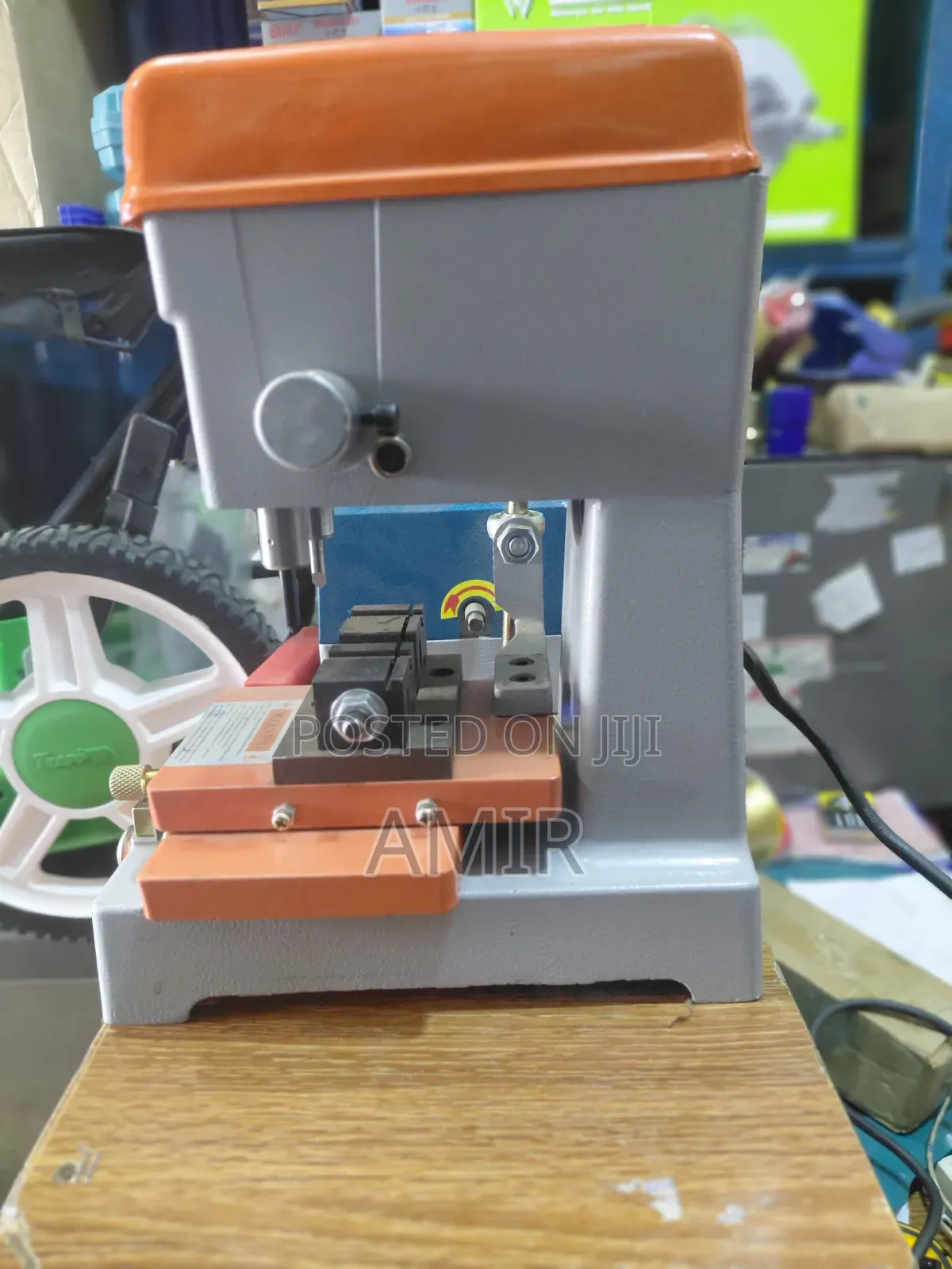 Key Cutting Machine ( ቁልፍ መቅረጫ ማሽን)