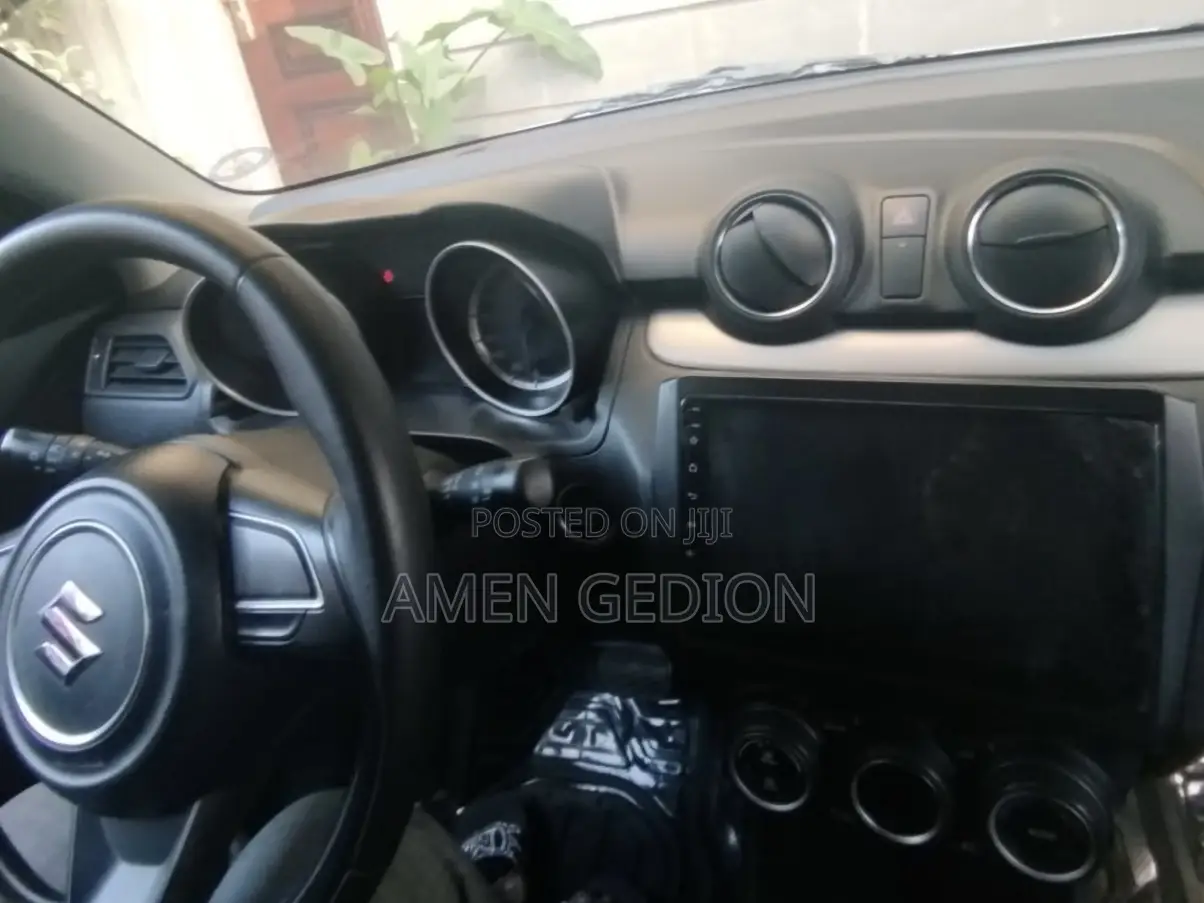 Suzuki Swift 2022 Silver