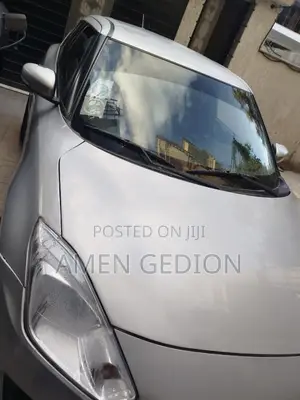 Suzuki Swift 2022 Silver
