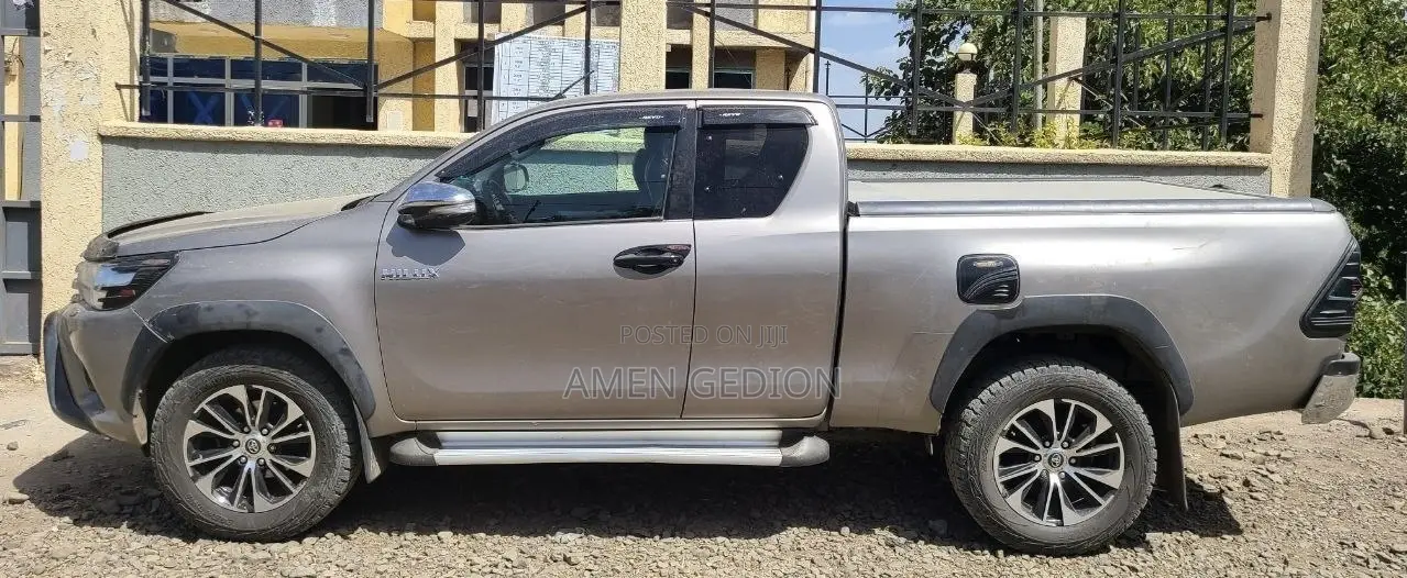 Toyota Hilux 2017 Brown