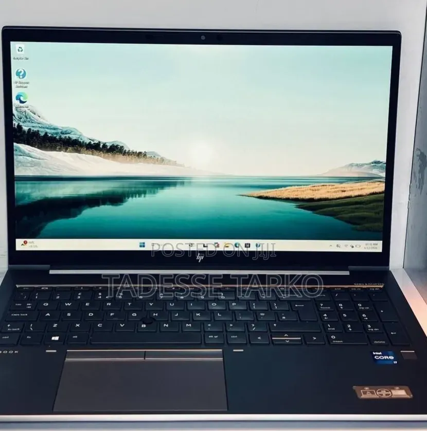 New Laptop HP ZBook Firefly G8 32GB Intel Core i7 SSD 512GB