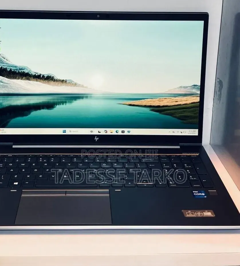 New Laptop HP ZBook Firefly G8 32GB Intel Core i7 SSD 512GB