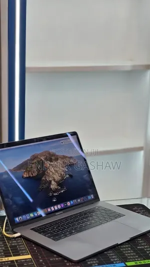 New Laptop Apple MacBook Pro 2018 32GB Intel Core i7 SSD 1T