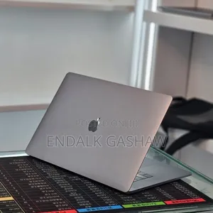 New Laptop Apple MacBook Pro 2018 32GB Intel Core i7 SSD 1T
