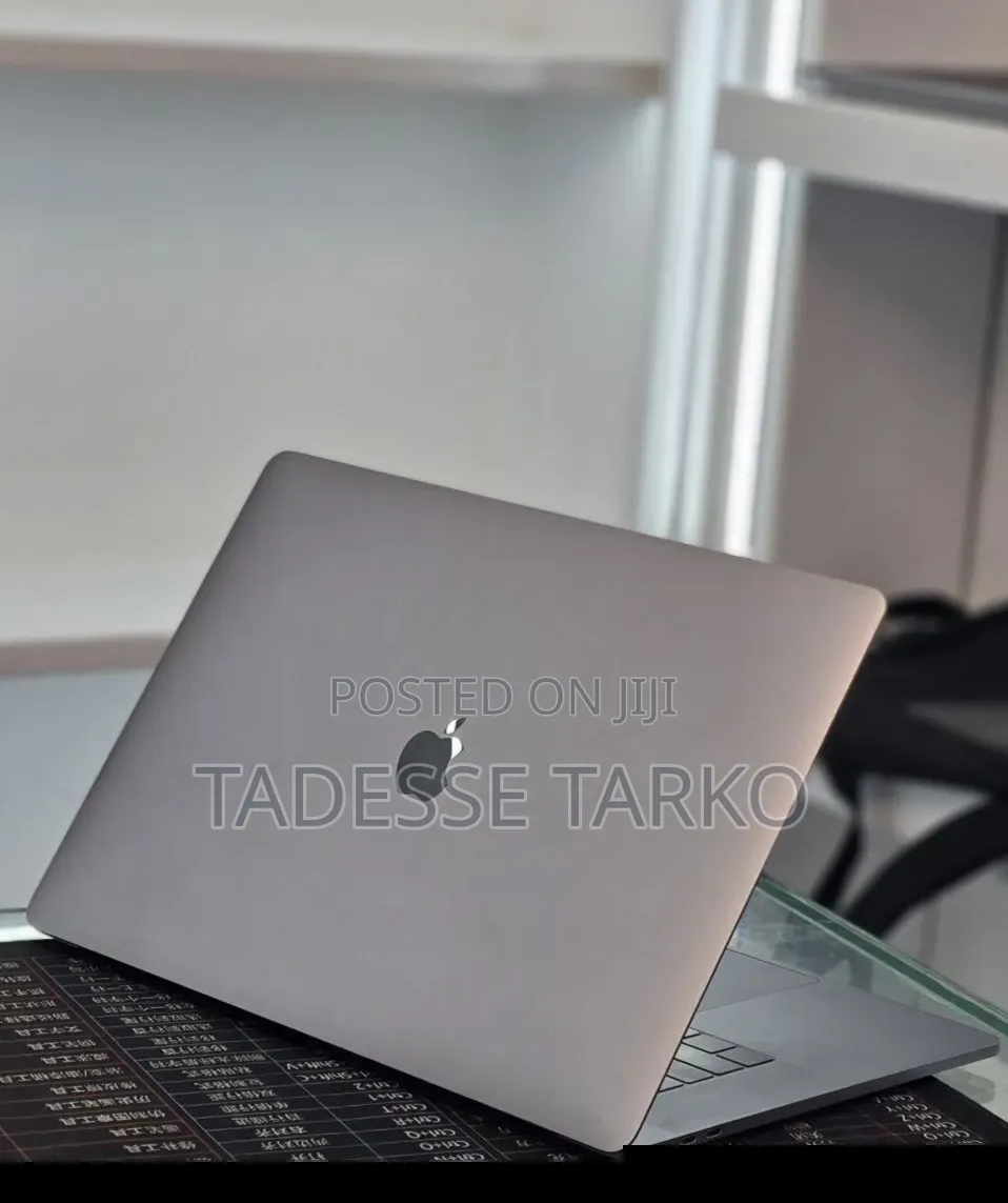 New Laptop Apple MacBook Pro 2018 32GB Intel Core i7 SSD 1T