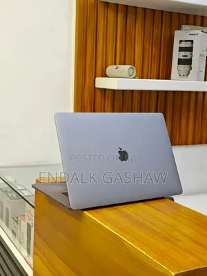 New Laptop Apple MacBook Pro 2018 32GB Intel Core i9 SSD 2T