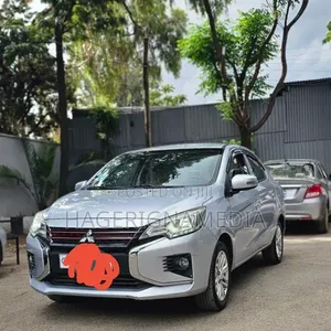 Mitsubishi Attrage 2021 Silver