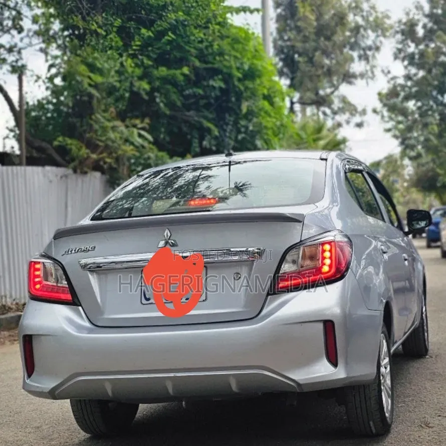 Mitsubishi Attrage 2021 Silver