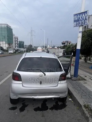 Toyota Vitz 2001 Silver