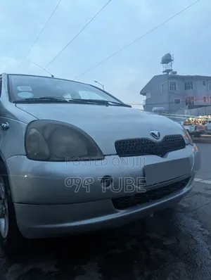 Toyota Vitz 2001 Silver