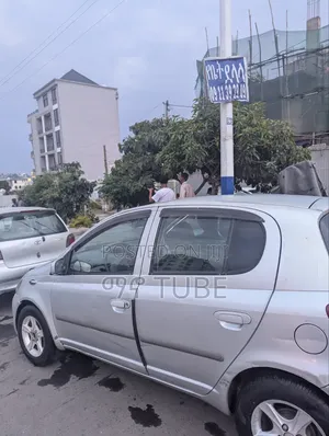 Toyota Vitz 2001 Silver