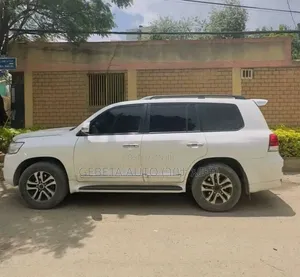 Toyota Land Cruiser 5.7 V8 2014