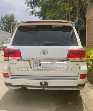 Toyota Land Cruiser 5.7 V8 2014