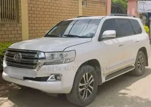 Toyota Land Cruiser 5.7 V8 2014