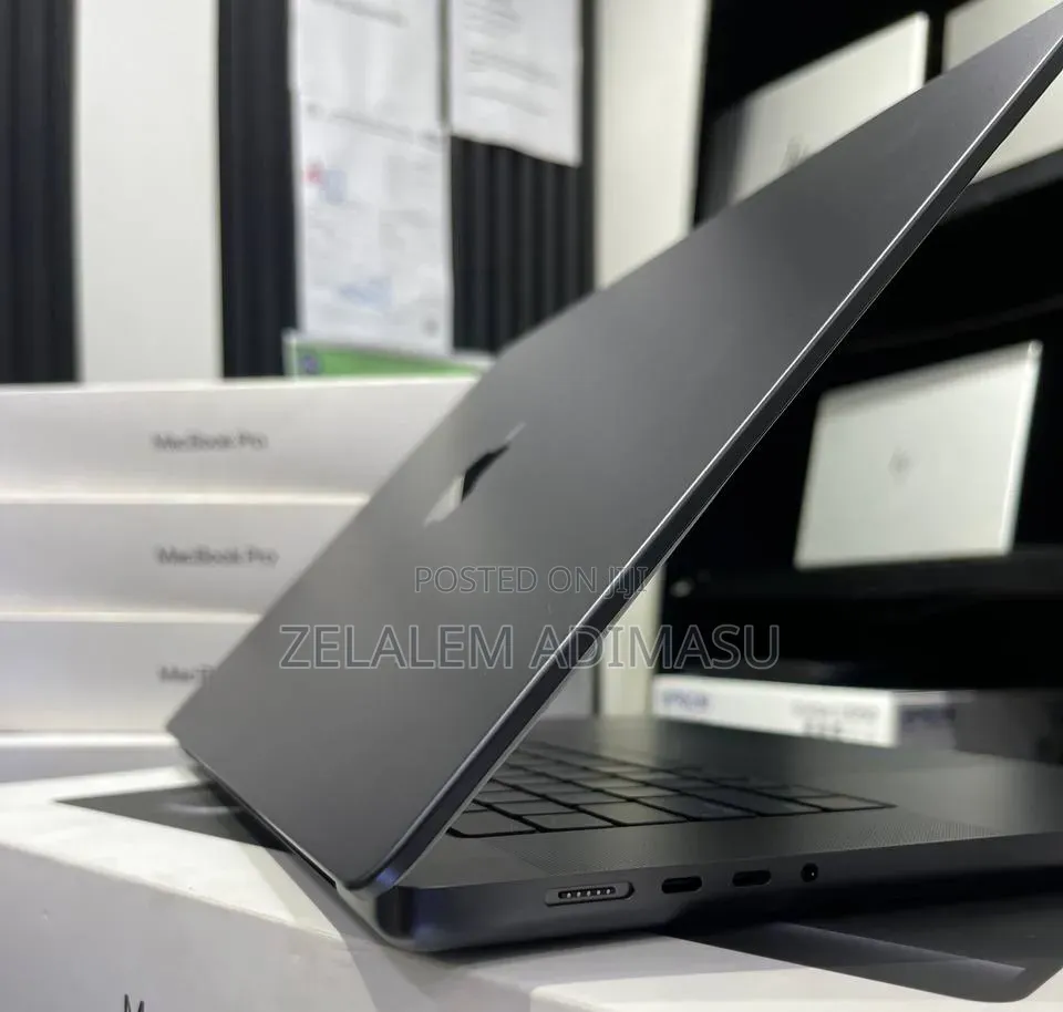 New Laptop Apple MacBook Pro 2023 M3 Max 36GB Apple M3 Max SSD 1T