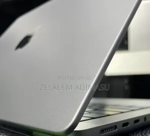 New Laptop Apple MacBook Pro 2023 M3 8GB Apple M3 SSD 512GB
